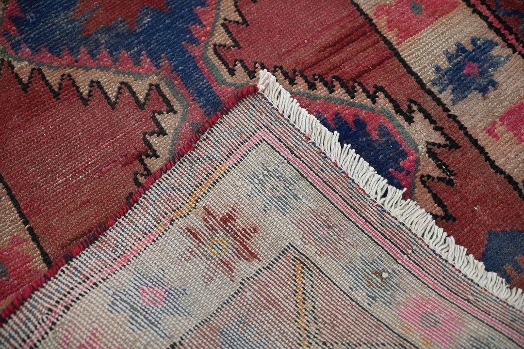 red Accent rug 2' 2" x 4' 6"