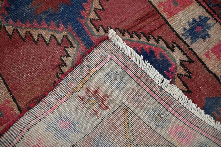 red Accent rug 2' 2" x 4' 6"