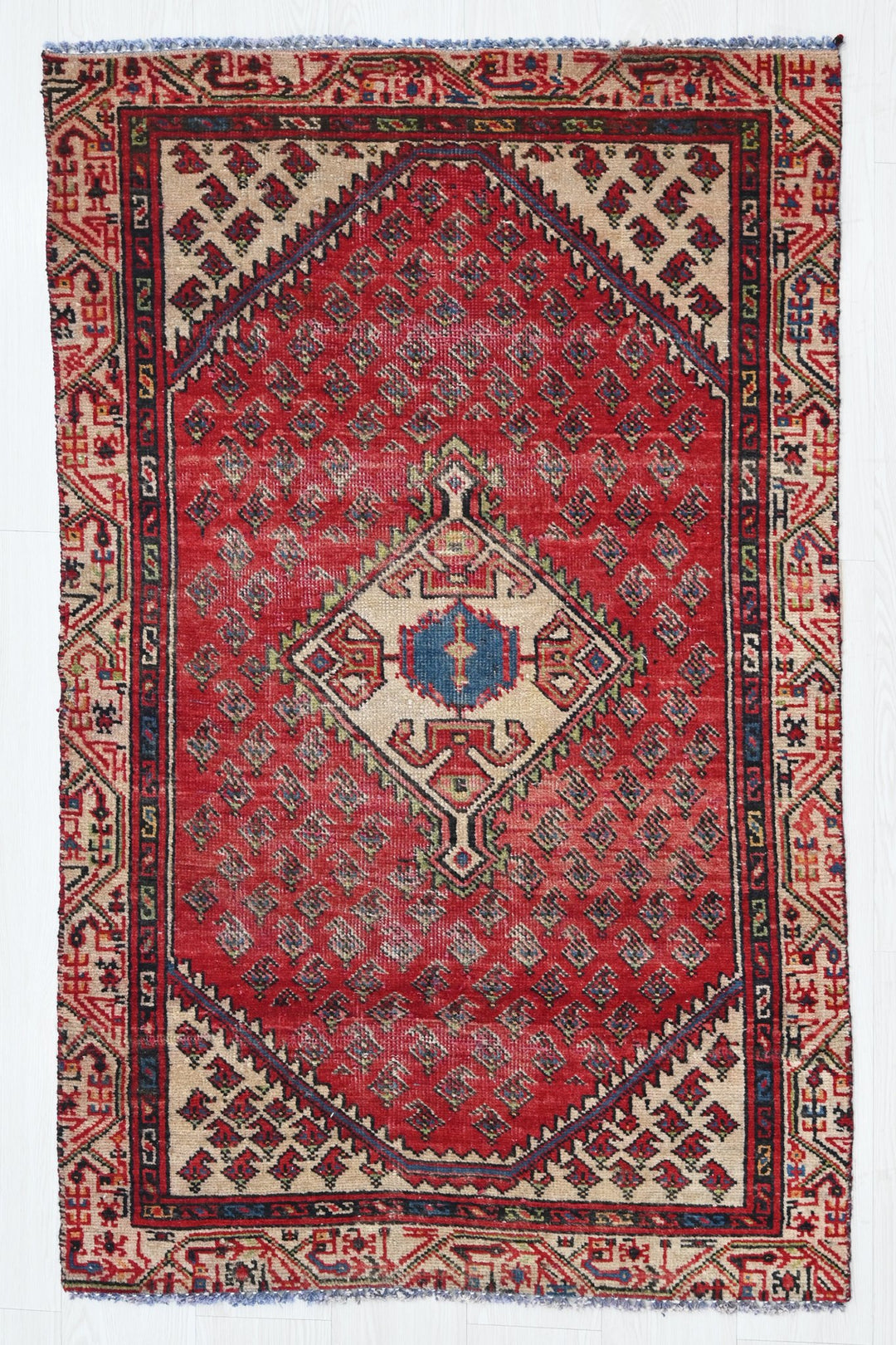 red Accent rug 2' 10" x 4' 9"
