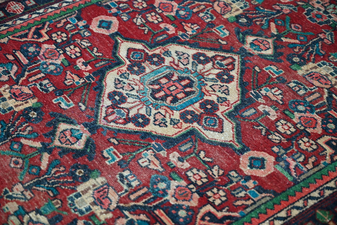 red Accent rug 3' 4" x 4' 7"