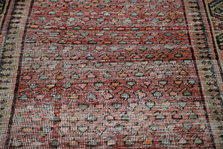 red Accent rug 3' 8" x 5' 9"