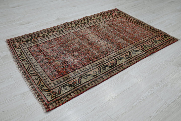 red Accent rug 3' 8" x 5' 9"
