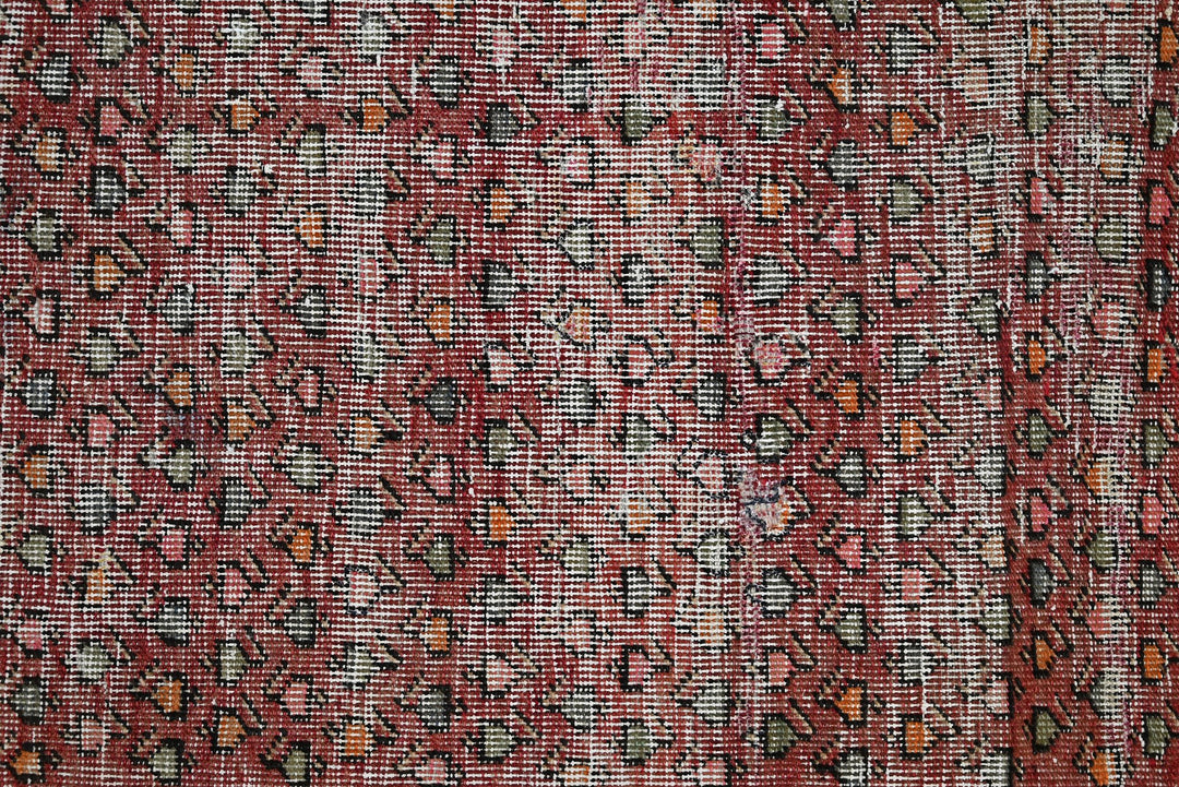 red Accent rug 3' 8" x 5' 9"