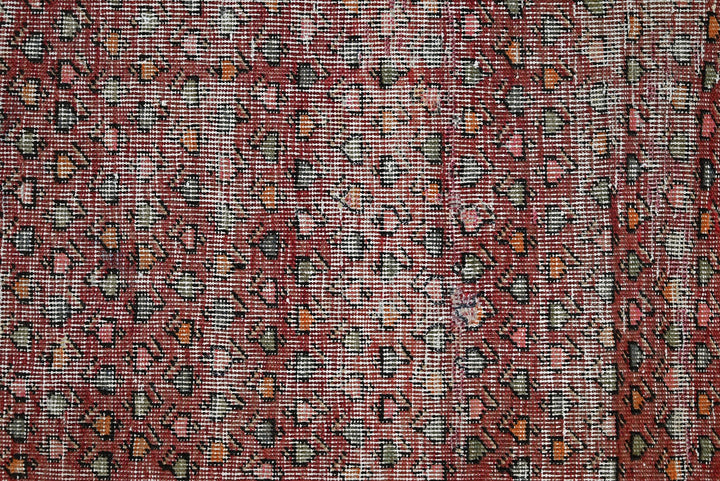 red Accent rug 3' 8" x 5' 9"