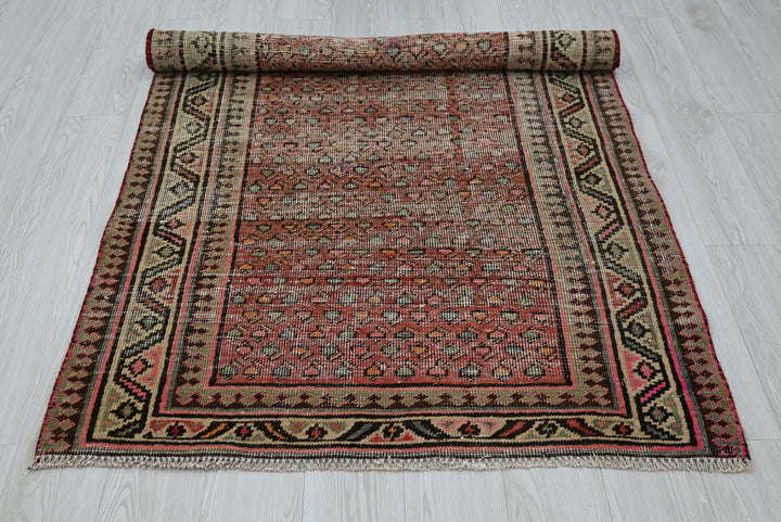 red Accent rug 3' 8" x 5' 9"