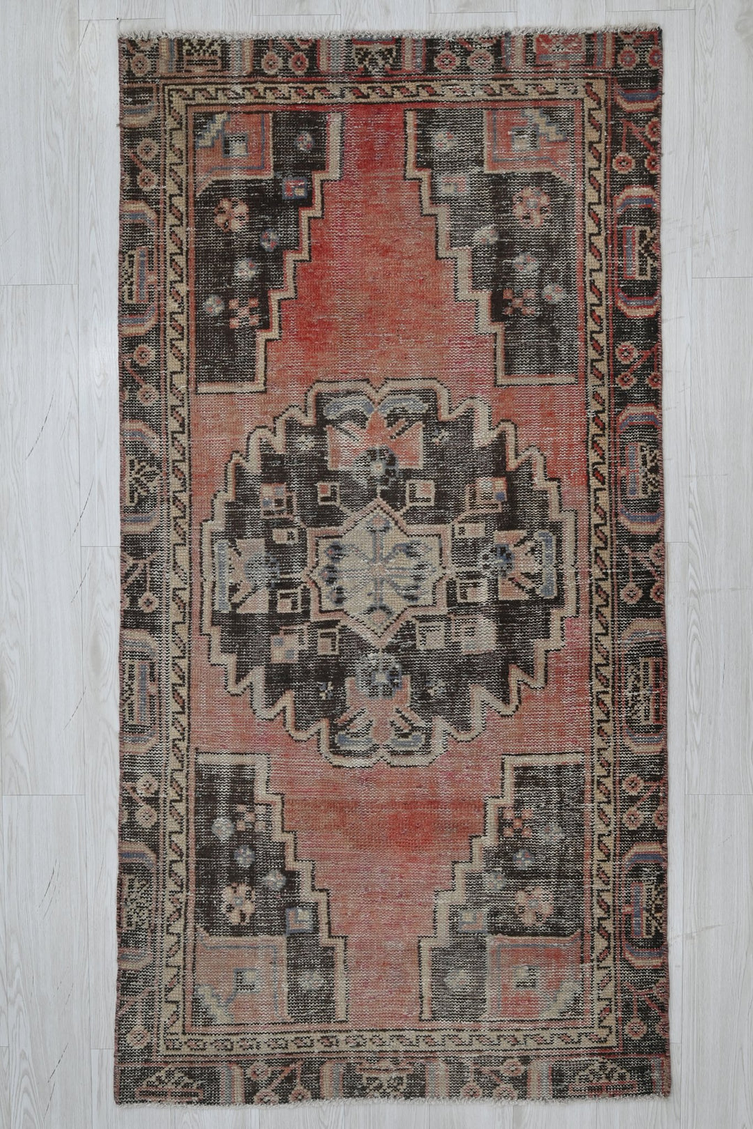 red Accent rug 3' 1" x 6' 2"