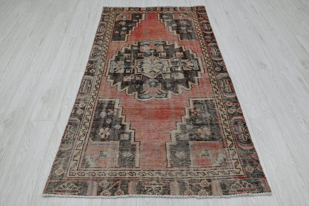 red Accent rug 3' 1" x 6' 2"
