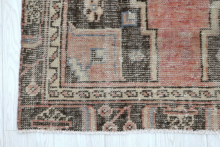red Accent rug 3' 1" x 6' 2"