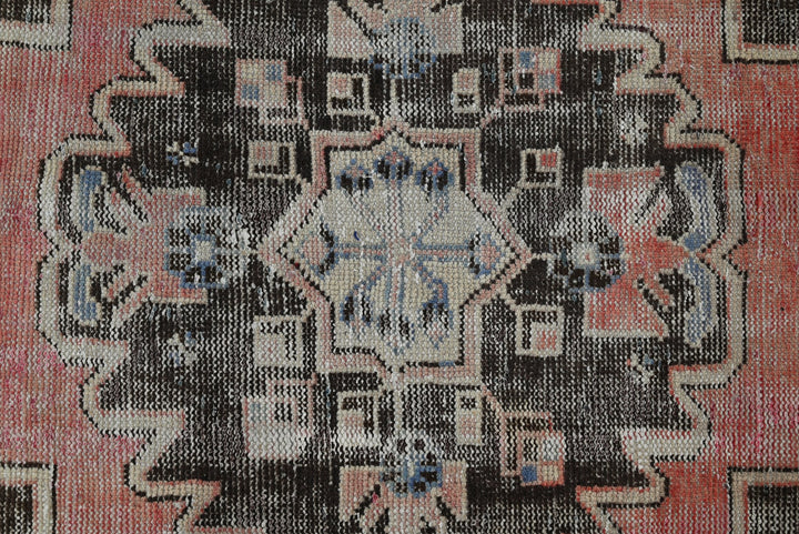 red Accent rug 3' 1" x 6' 2"