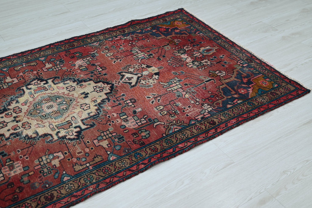 red Medium rug 3' 5" x 6' 8"