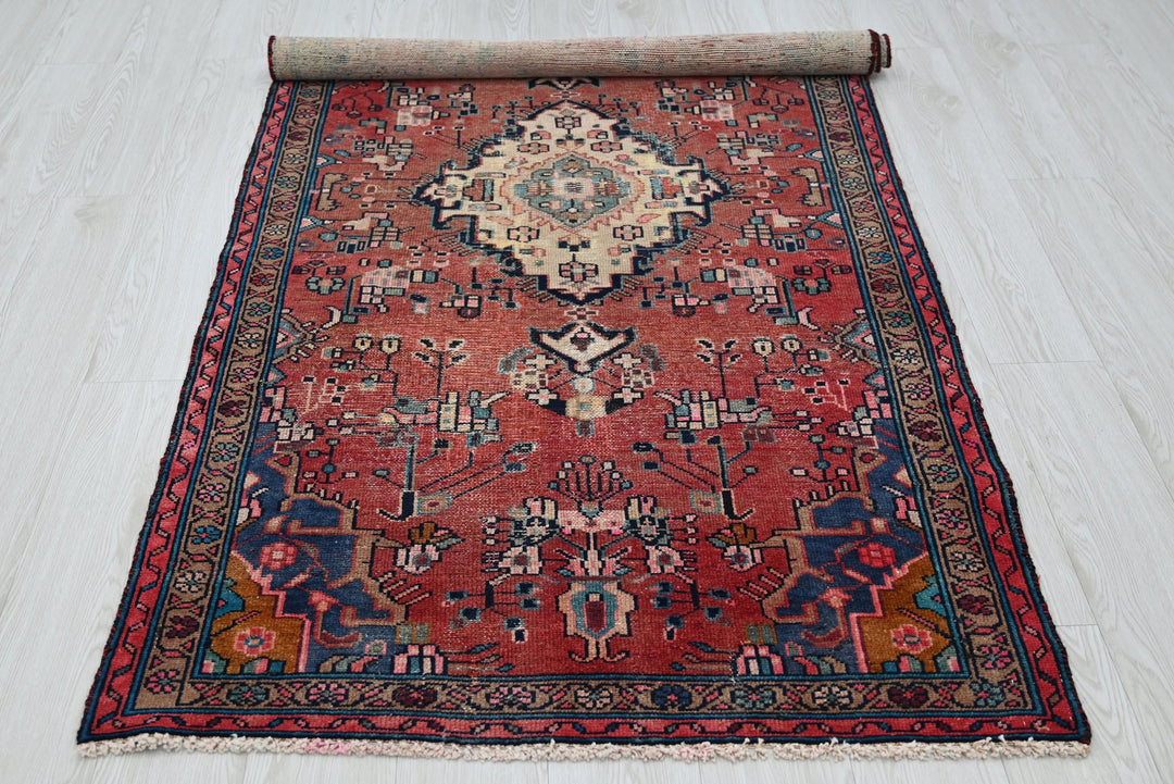 red Medium rug 3' 5" x 6' 8"