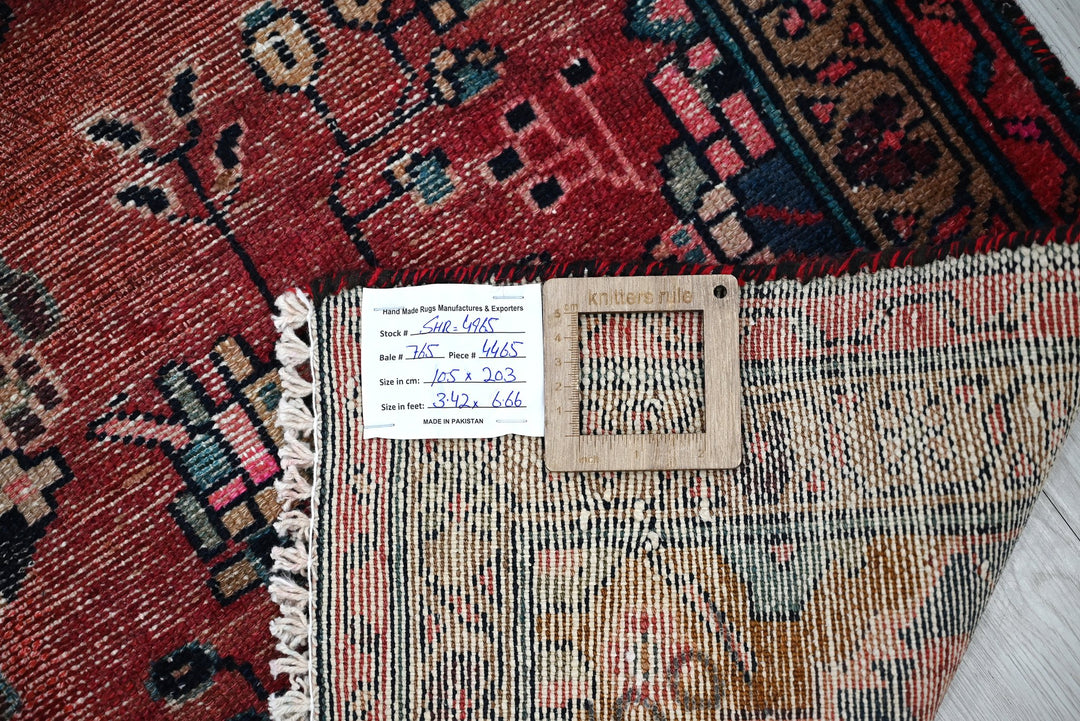 red Medium rug 3' 5" x 6' 8"