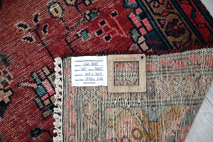 red Medium rug 3' 5" x 6' 8"
