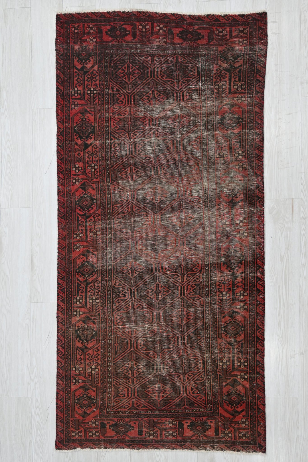 red Medium rug 3' 1" x 6' 9"