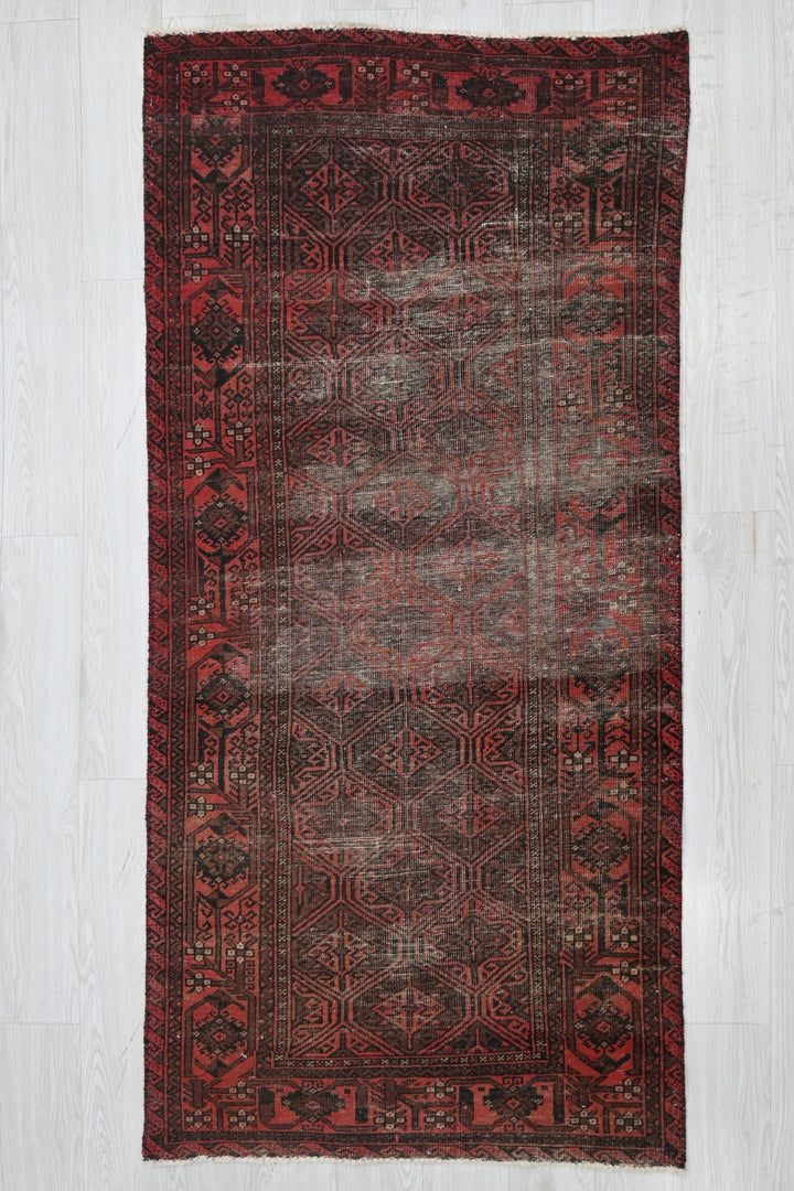 red Medium rug 3' 1" x 6' 9"