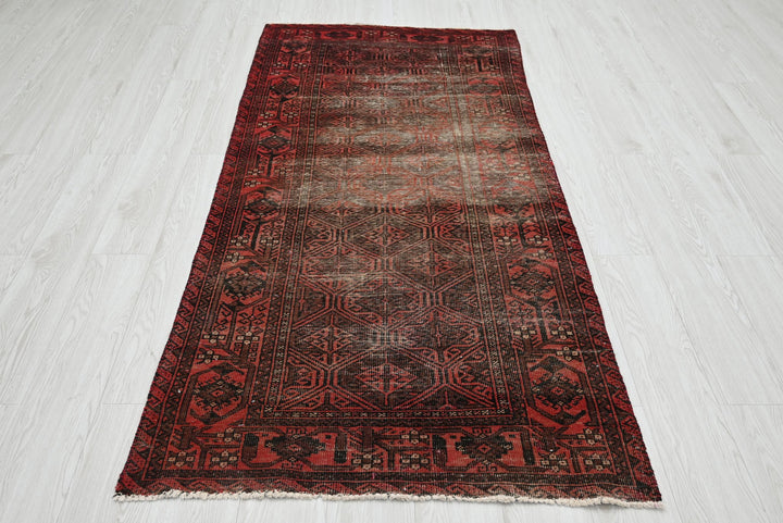 red Medium rug 3' 1" x 6' 9"