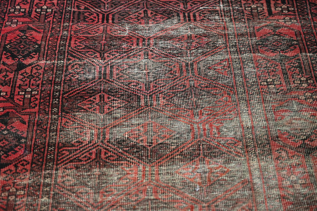 red Medium rug 3' 1" x 6' 9"