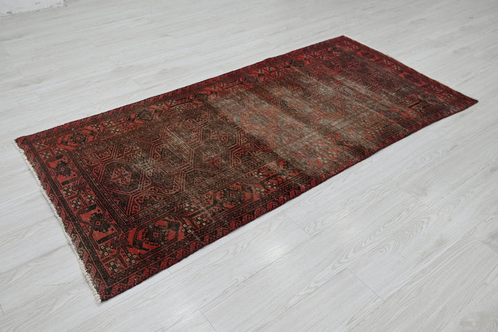 red Medium rug 3' 1" x 6' 9"