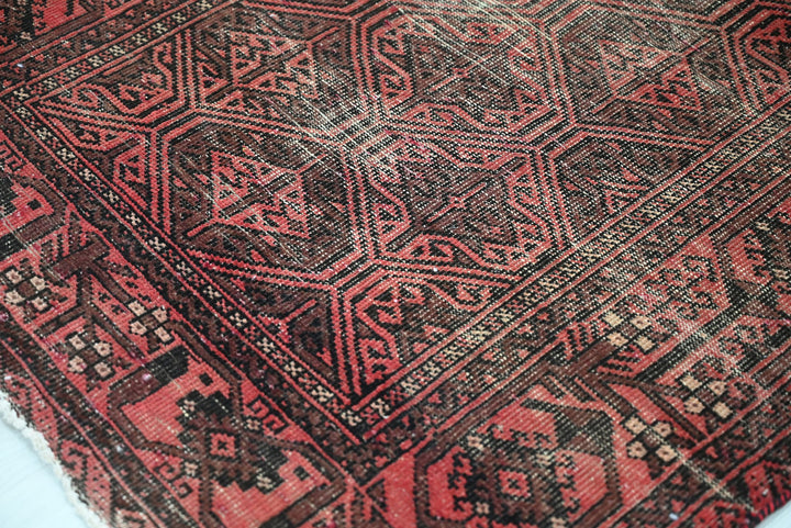 red Medium rug 3' 1" x 6' 9"