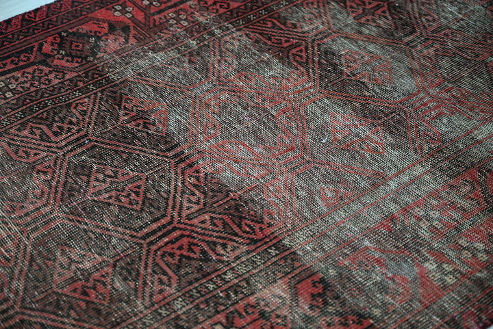 red Medium rug 3' 1" x 6' 9"