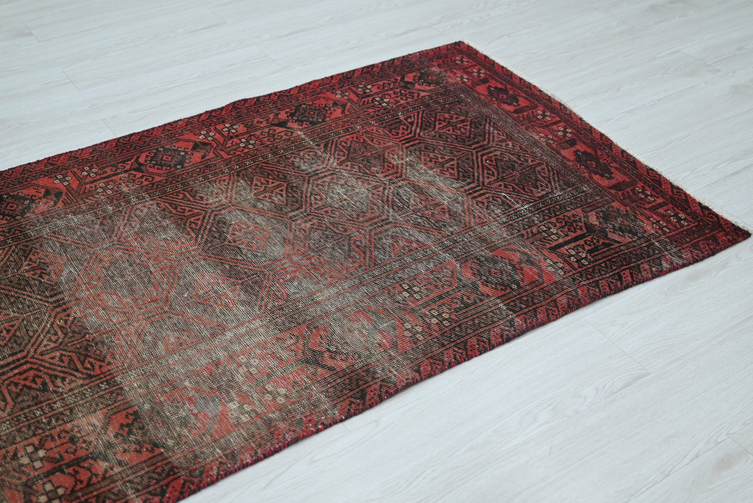 red Medium rug 3' 1" x 6' 9"