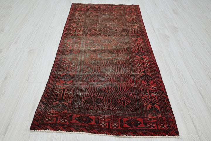 red Medium rug 3' 1" x 6' 9"