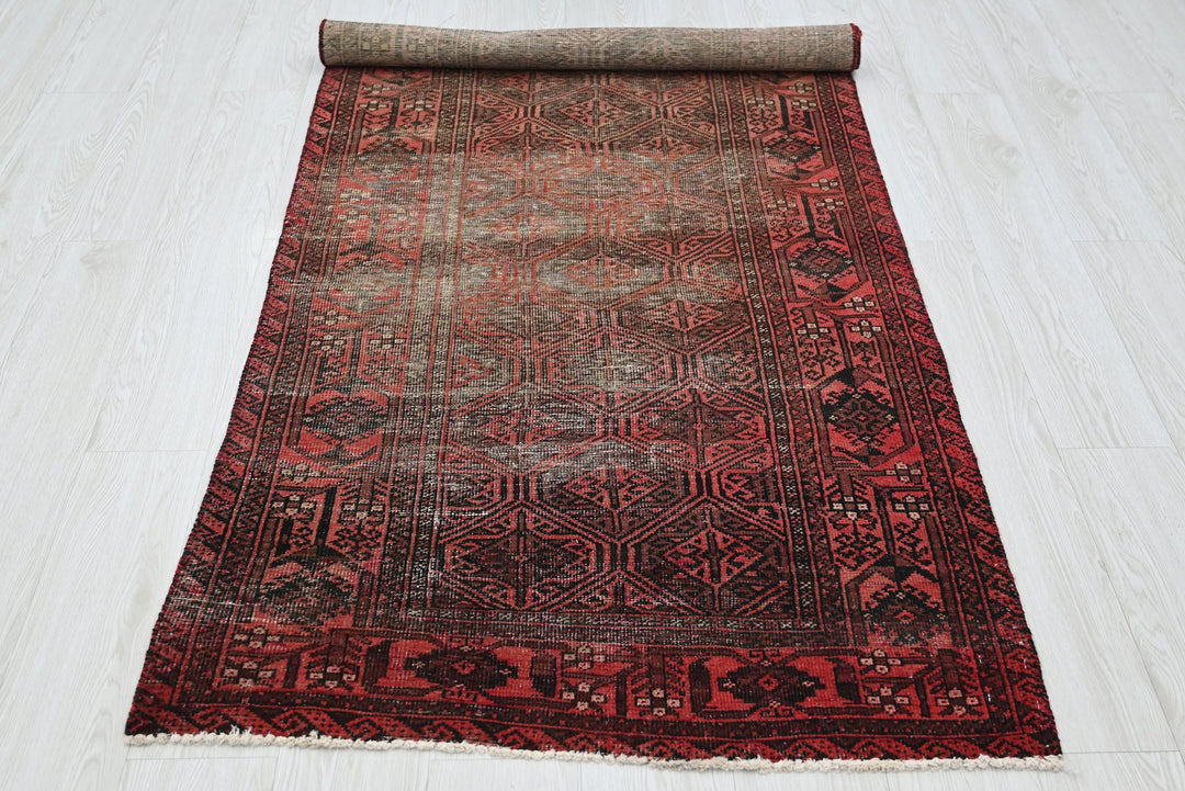 red Medium rug 3' 1" x 6' 9"