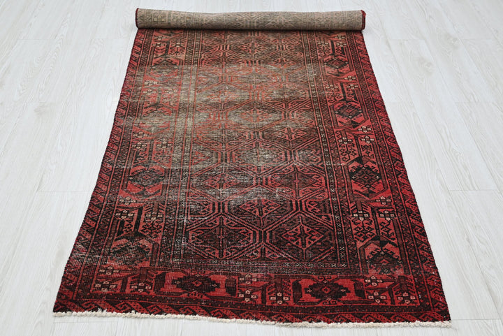 red Medium rug 3' 1" x 6' 9"