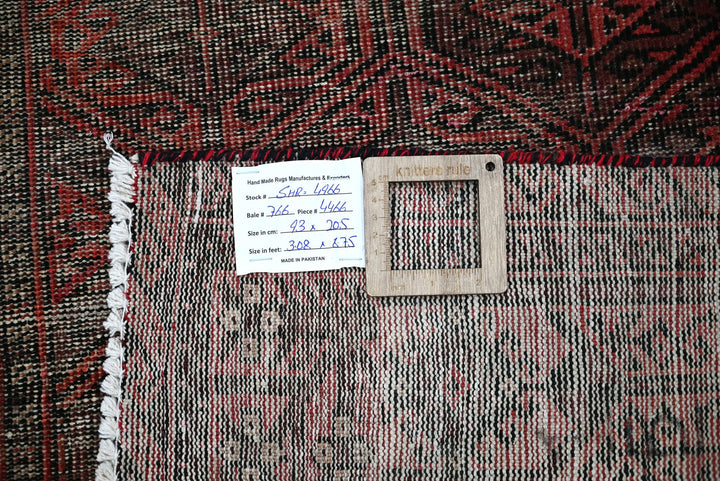 red Medium rug 3' 1" x 6' 9"