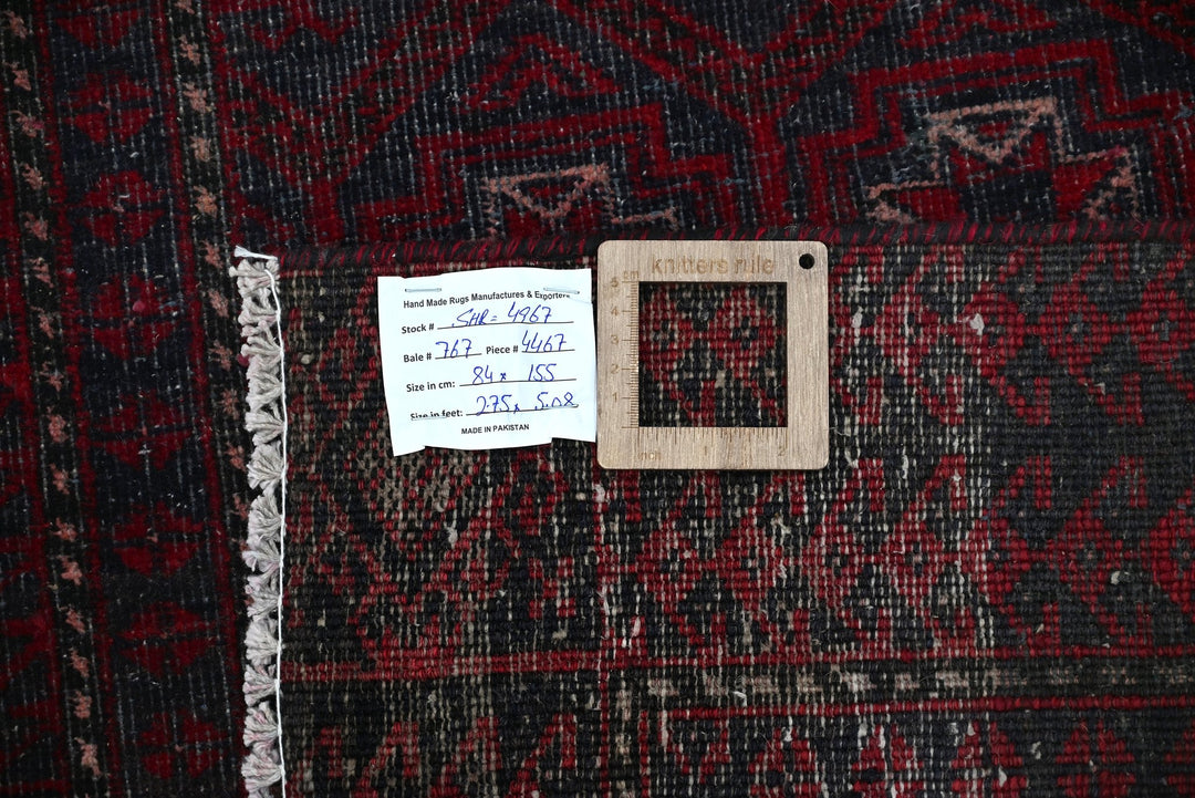 red Accent rug 2' 9" x 5' 1"