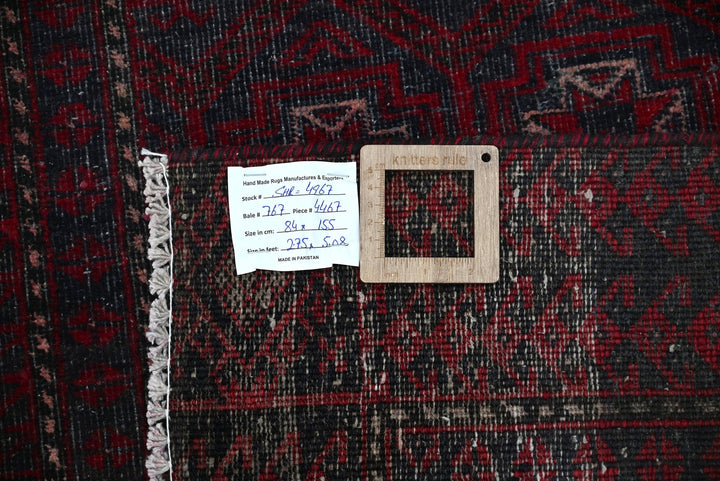 red Accent rug 2' 9" x 5' 1"