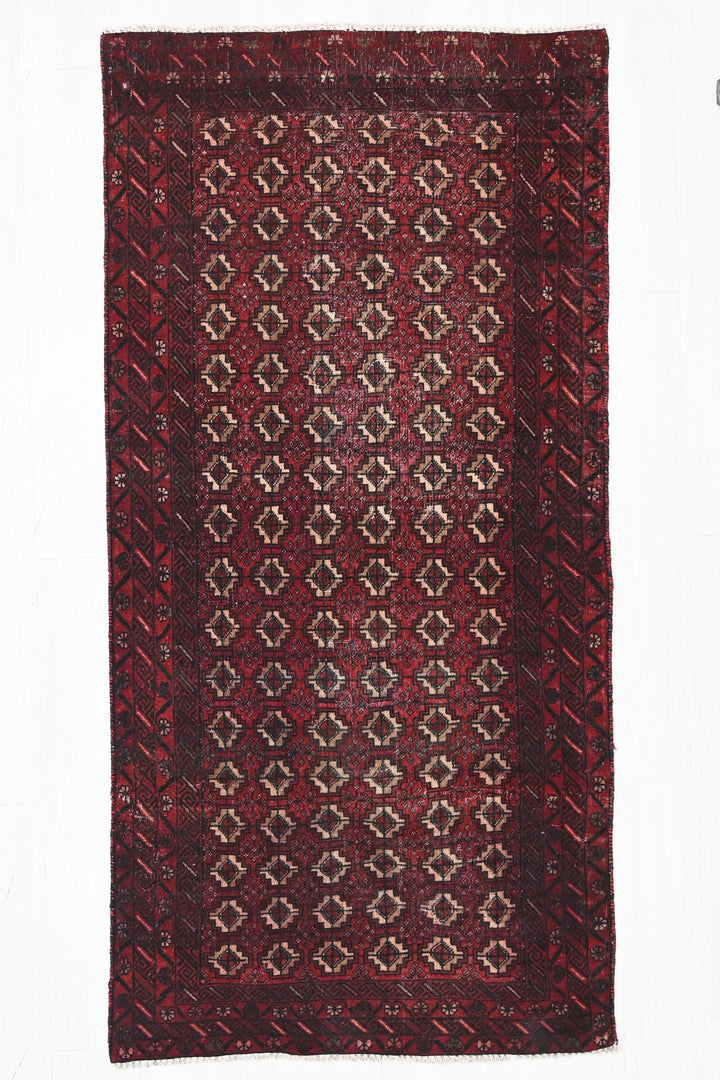 red Accent rug 3' 1" x 6' 3"