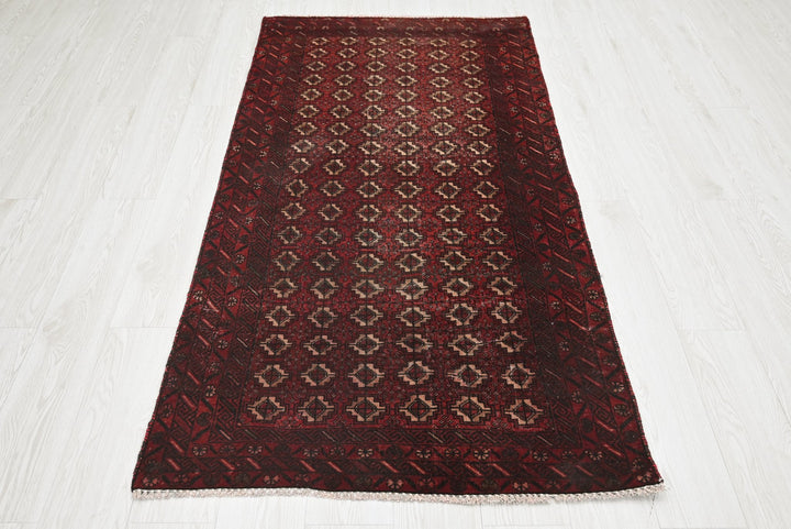 red Accent rug 3' 1" x 6' 3"