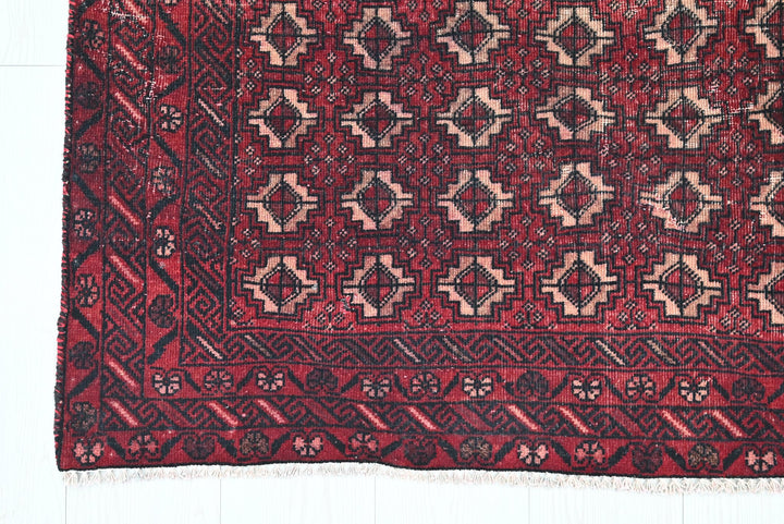 red Accent rug 3' 1" x 6' 3"