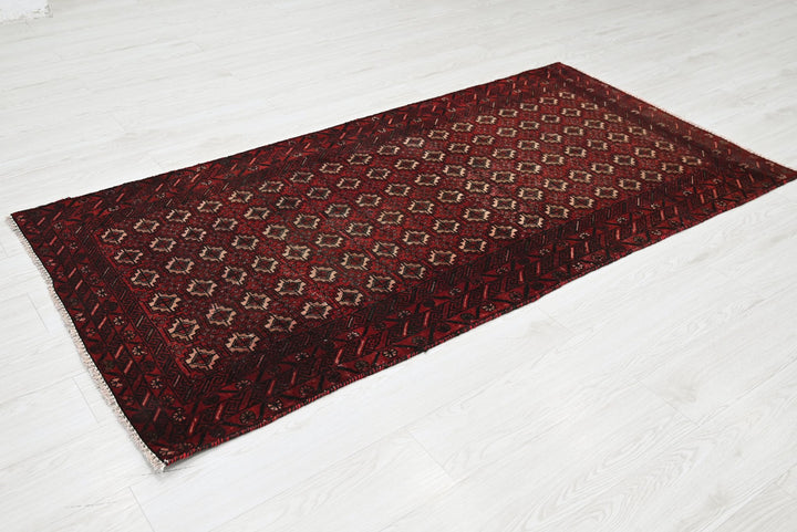red Accent rug 3' 1" x 6' 3"