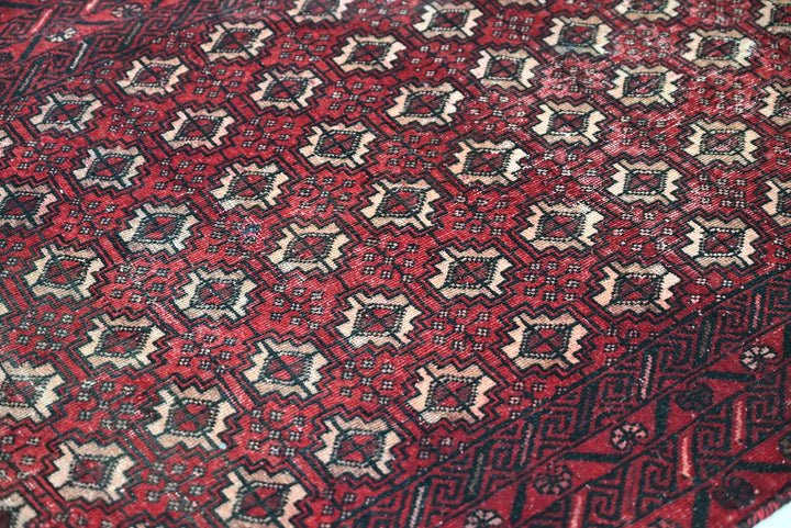 red Accent rug 3' 1" x 6' 3"