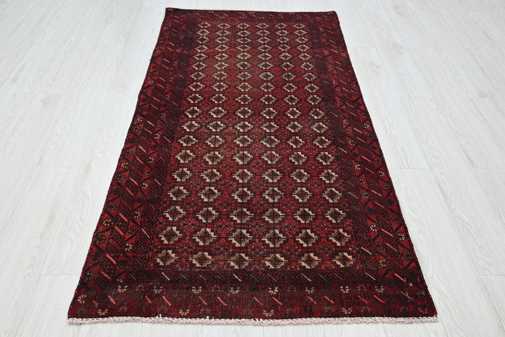 red Accent rug 3' 1" x 6' 3"