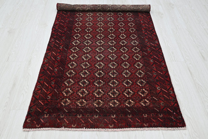 red Accent rug 3' 1" x 6' 3"