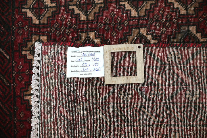 red Accent rug 3' 1" x 6' 3"
