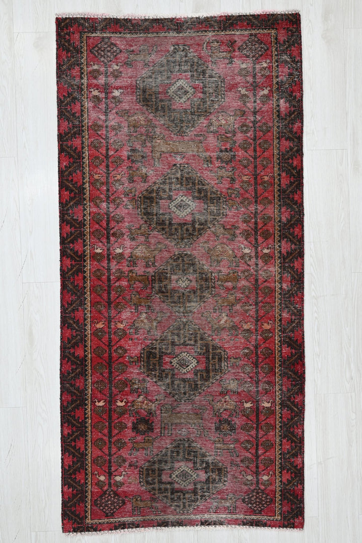red Accent rug 2' 11" x 6' 2"