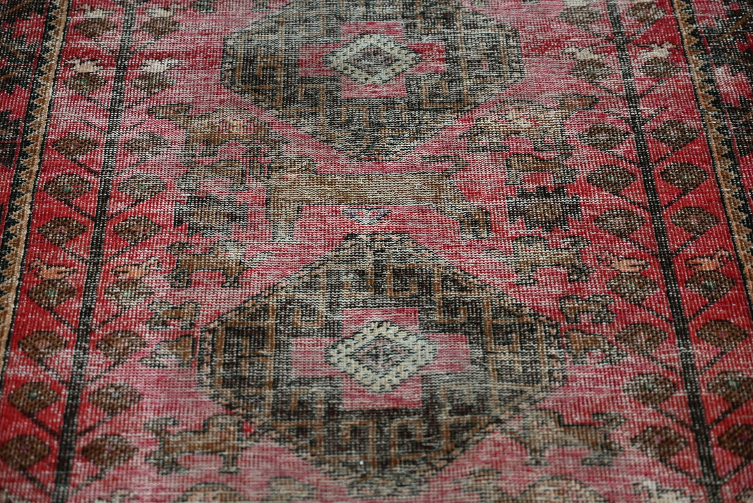 red Accent rug 2' 11" x 6' 2"