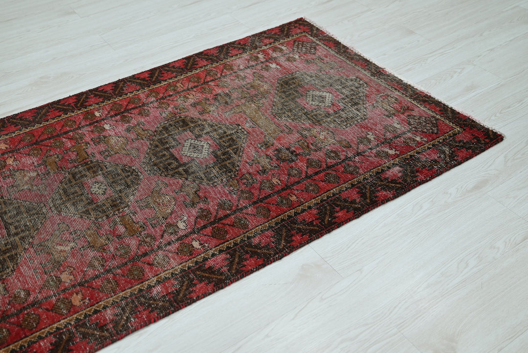 red Accent rug 2' 11" x 6' 2"