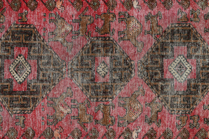 red Accent rug 2' 11" x 6' 2"