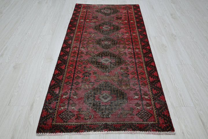 red Accent rug 2' 11" x 6' 2"