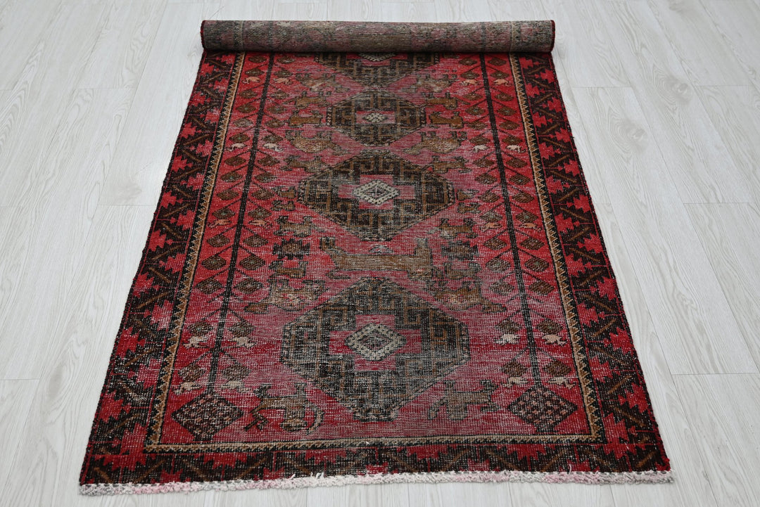 red Accent rug 2' 11" x 6' 2"