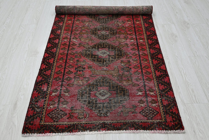 red Accent rug 2' 11" x 6' 2"