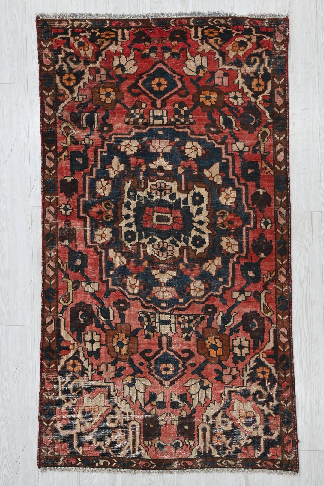 red Accent rug 3' 0" x 5' 7"