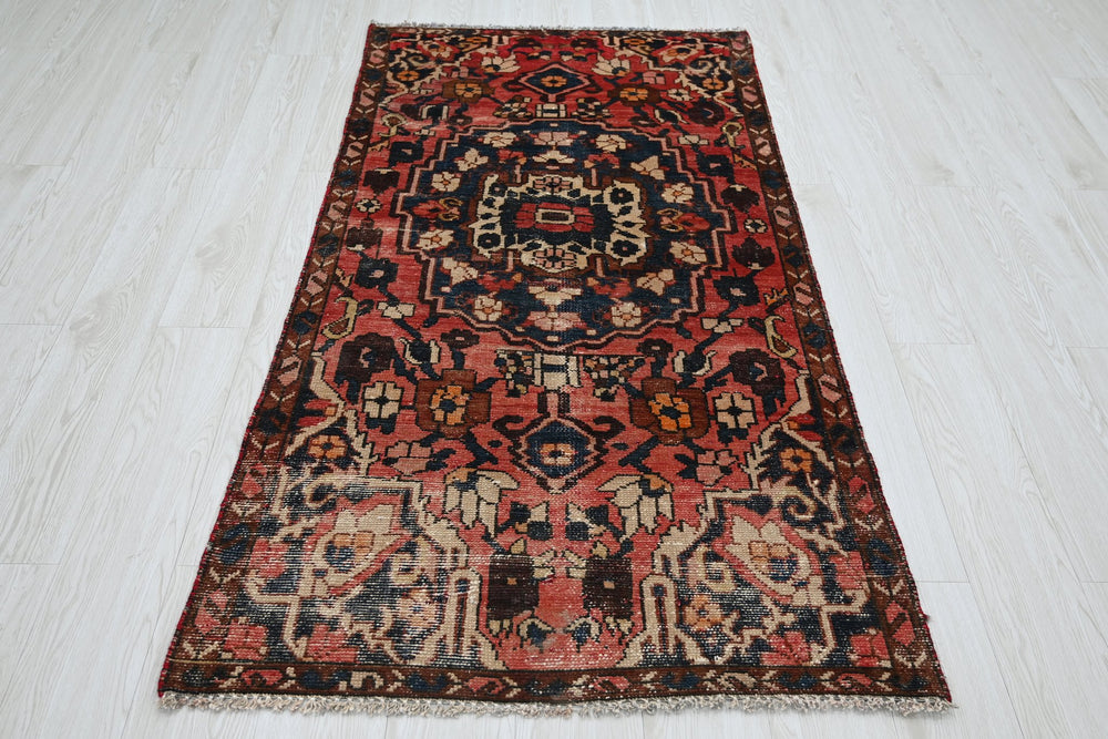 red Accent rug 3' 0" x 5' 7"