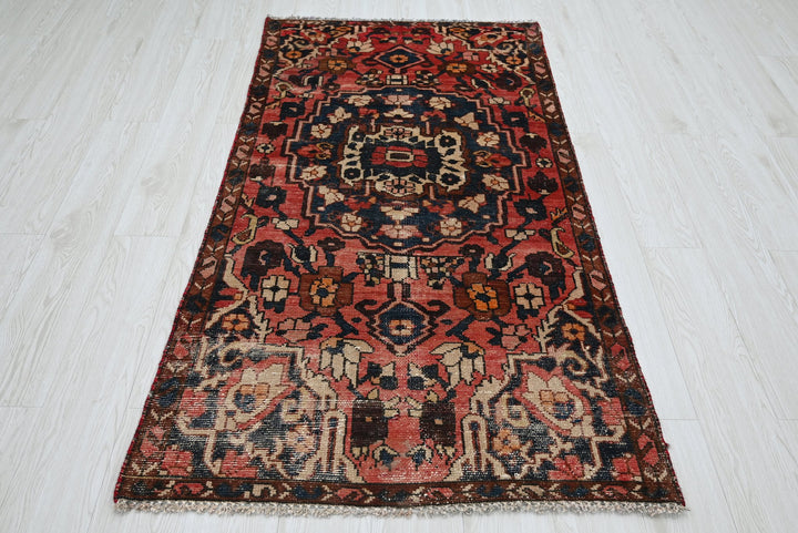 red Accent rug 3' 0" x 5' 7"