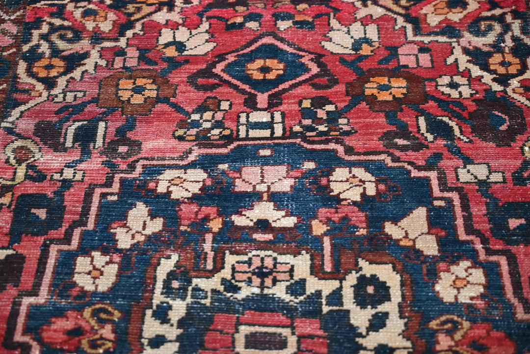 red Accent rug 3' 0" x 5' 7"